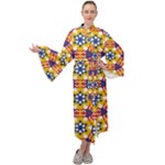 Wavey shapes pattern                                                           Maxi Tie Front Velour Kimono