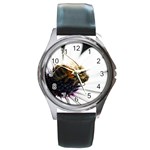 Bee on a Daisy Round Metal Watch